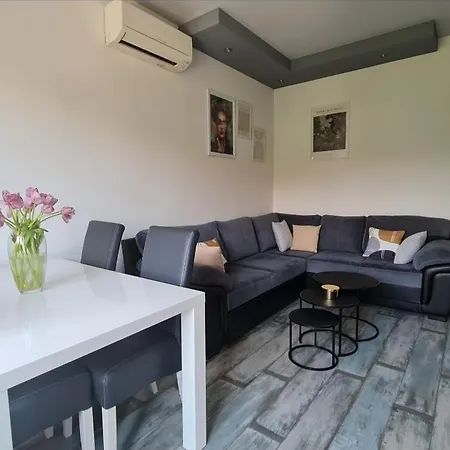 New Modern-park View-5 Minutes From Diocletian's Palace דירה