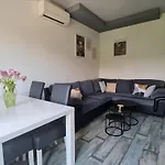 New Modern-park View-5 Minutes From Diocletian's Palace Apartment