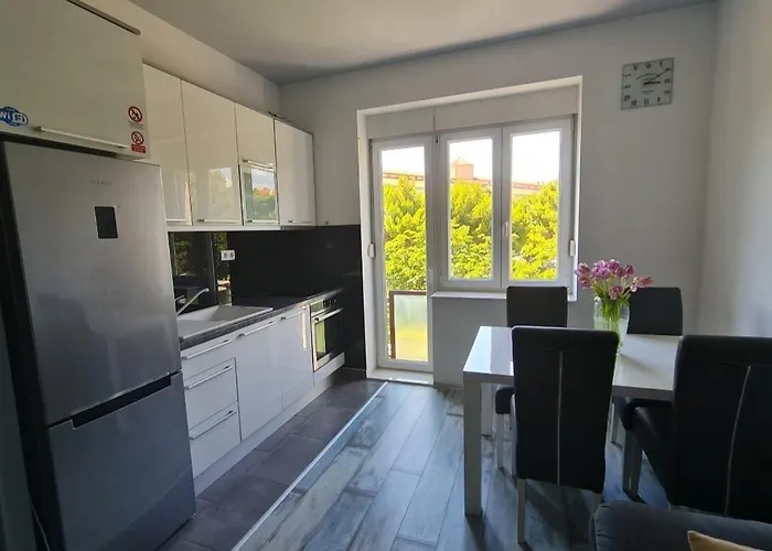 아파트 New Modern-park View-5 Minutes From Diocletian's Palace
