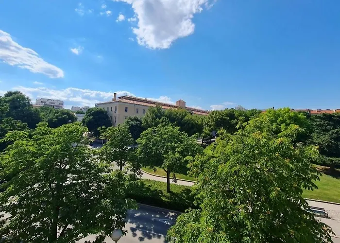 New Modern-park View-5 Minutes From Diocletian's Palace 아파트 *